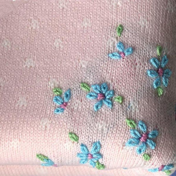 Manta tejida reversible rosa bebé / crudo - Imagen 2
